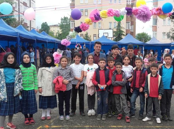 Okulumuz Öğrencileri Trabzon Arsin Atatürk Ortaokulundaki Bilim Fuarını Ziyaret Etti.
